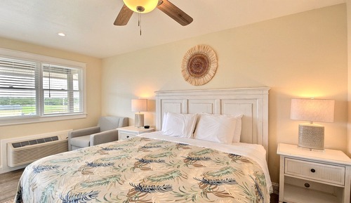 Standard Room, 1 King Bed