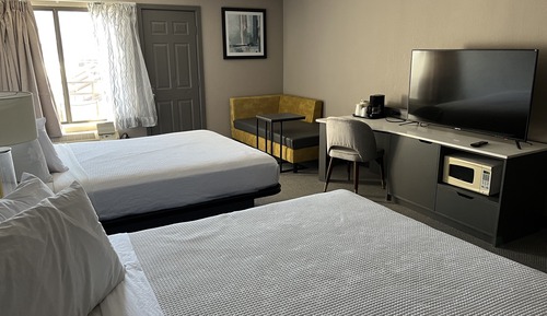 Deluxe Room, 2 Queen Beds, Accessible, Non Smoking (Mobility, Roll-In Shower)