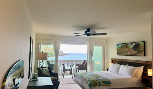 Deluxe Room, 1 King Bed, Lanai, Ocean View, 2nd Floor