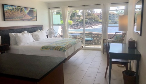 Deluxe Room, 1 King Bed, Lanai, Ocean View, Ground Floor