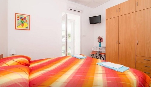 Romantic Apartment, 1 King Bed, Terrace, Beachside