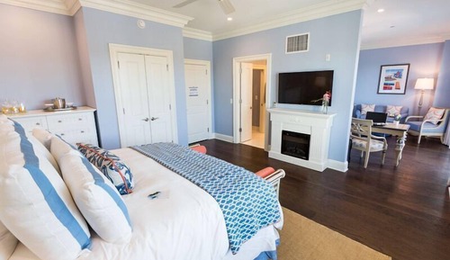 Studio Suite, 1 King Bed, Balcony (Garden)