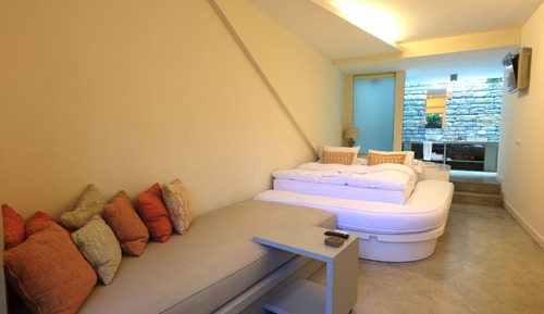 Deluxe Suite, Jetted Tub