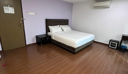 Deluxe Room, 1 King Bed (With Bathtub)