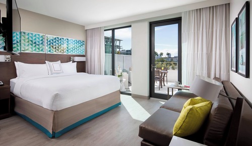 Studio, 1 King Bed, Patio