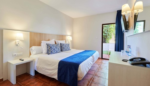 Basic Double Room (1 Adult y 1 Child)