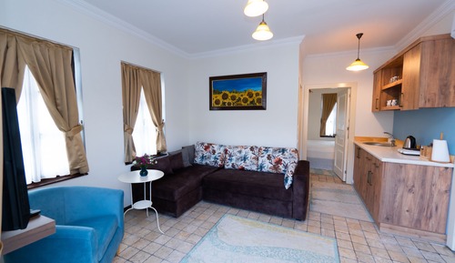 Junior Suite, 1 Bedroom, Kitchenette, Pool View