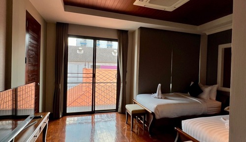 Family Room, Connecting Rooms