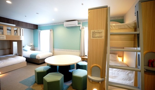 Deluxe 5, Non Smoking (2 Bunk Beds and 1 Twin Sized Bed)