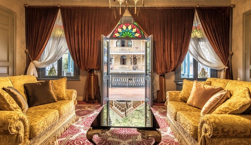 Suite, 1 Queen Bed, Balcony