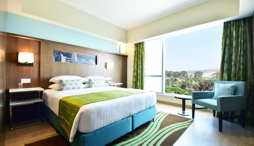 Suite, 1 Queen Bed, Non Smoking, Mountain View