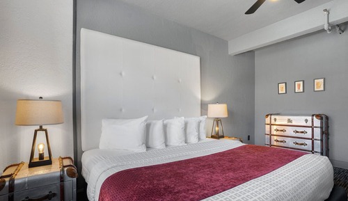 Standard Room, 1 King Bed