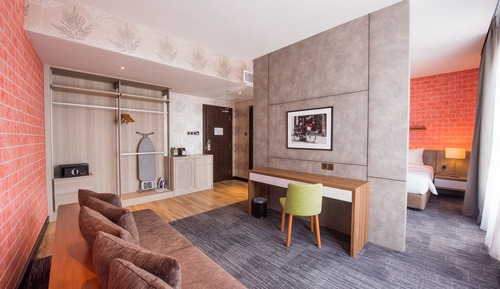 Senior Smith Suite
