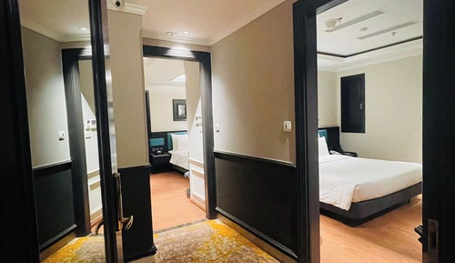 Family connecting room - no window - no view