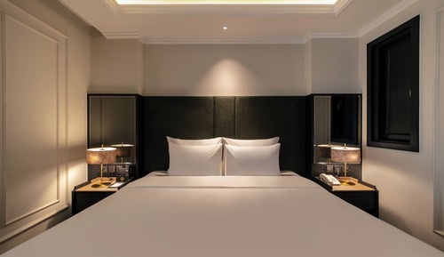 Premier suite - Terrace with City view