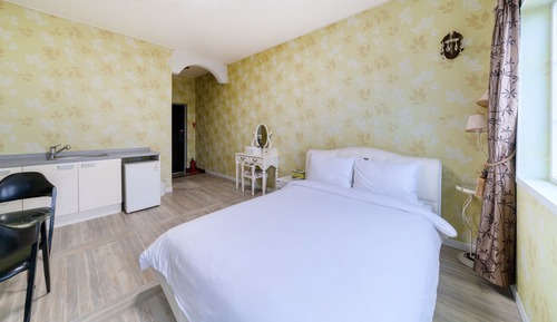 Honeymoon Room