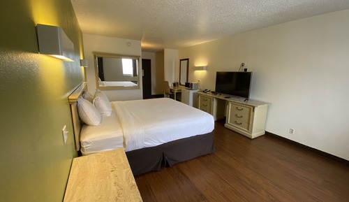 Deluxe Suite, 1 King Bed, Non Smoking, Hot Tub