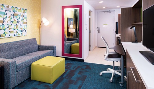 Studio, 1 King Bed, Accessible (Mobility & Hearing, Roll-in Shower)
