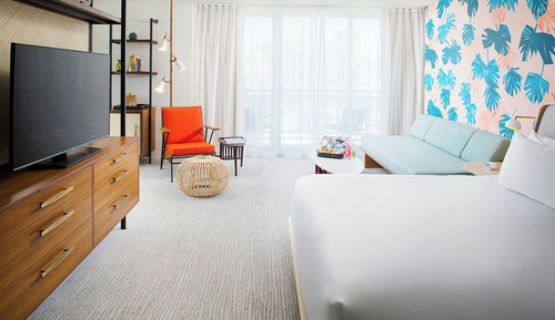 Suite, 1 King Bed, Non Smoking, Corner (View)
