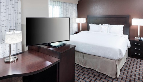 Studio Suite, 1 King Bed with Sofa bed (Mobility/Hearing Access, Roll-In Shwr)