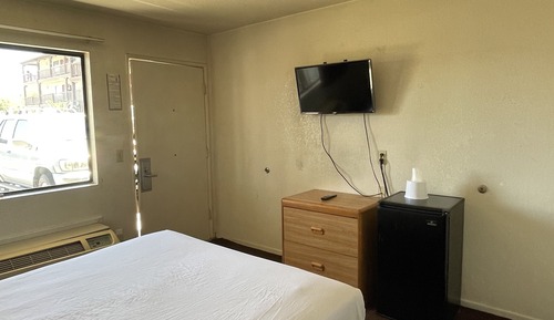 Standard Room, 1 Queen Bed, Accessible, Smoking