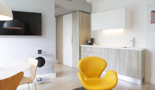 Corner One Bedroom Suite - With Standing Balcony
