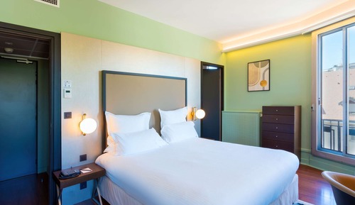 Deluxe Room, 1 Double Bed, Balcony (Lake side)