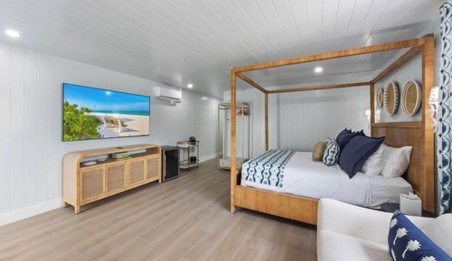 Beachside Luxury King Suite
