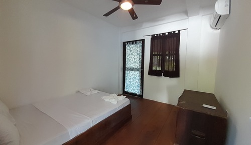 Room, 3 Bedrooms, Non Smoking, Shared Bathroom