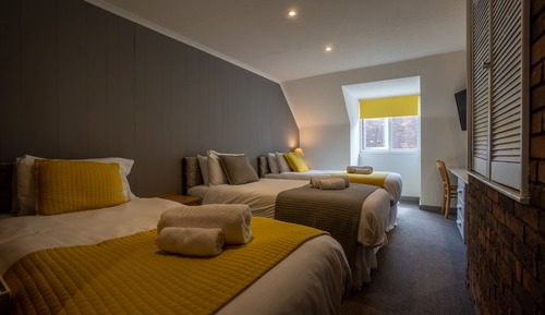 Triple Room, Ensuite (3 Single Beds)
