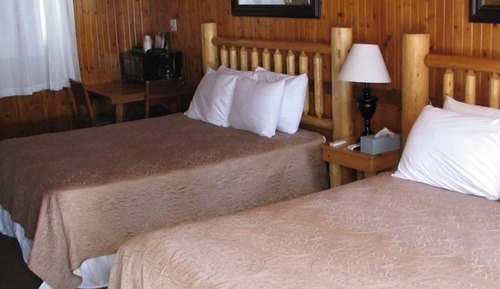 Room 8, 2 Queen Beds