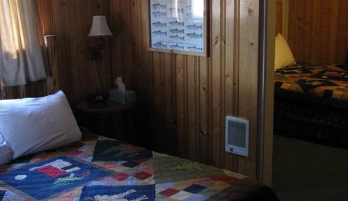 Cabin 5, 2 Queen Beds, Kitchenette