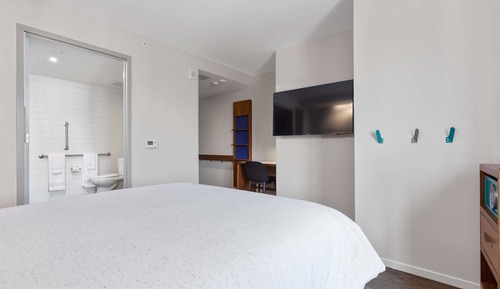 Room, 1 Queen Bed, Accessible (Roll-In Shower)