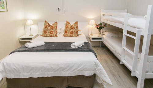 Deluxe Queen Room with Bunkbed