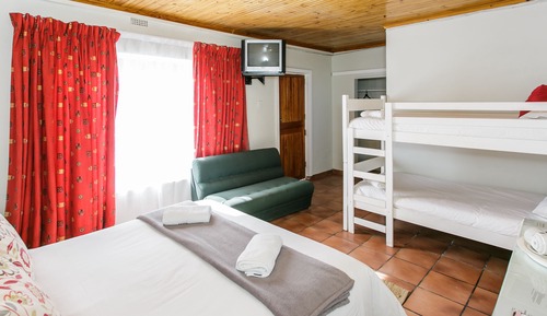 Standard Room, 1 Bedroom (Standard Room Queen bed+Bunker+ Couch)