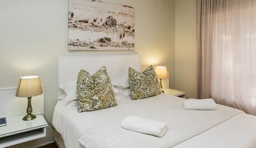 Standard Room, 1 Bedroom ( Standard Room Queen Bed)