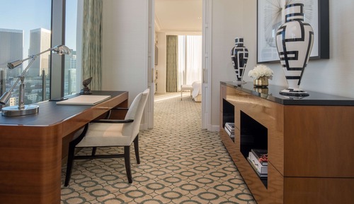 Suite, 1 King Bed, Non Smoking (GOVERNOR)
