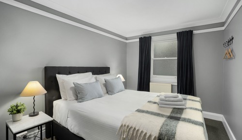 Queen Room, Shared Bathroom