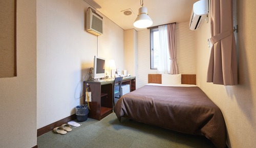 Double Room, Smoking