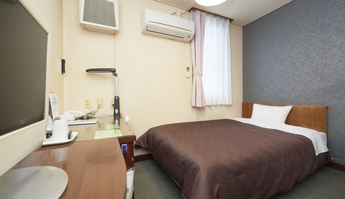 Semi-Double Room, Smoking