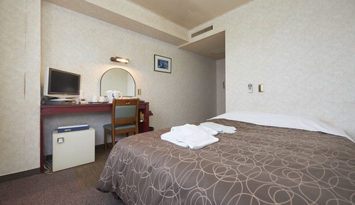 Double Room, Smoking