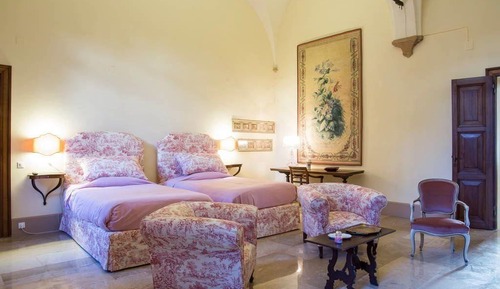 Room (Rosa)