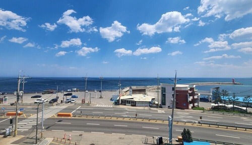 Room, Sea View