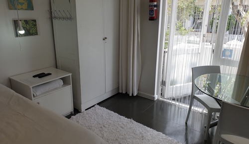 Basic Studio, 1 Queen Bed