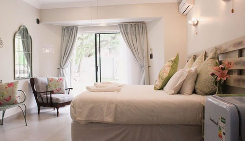 Luxury King Suite