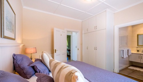 The Grey Suite (Shared lounge and Kitchen)
