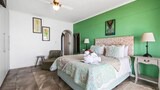 Classic Queen Room