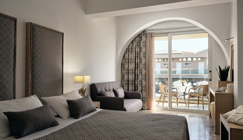 Deluxe Triple Room, Pool View
