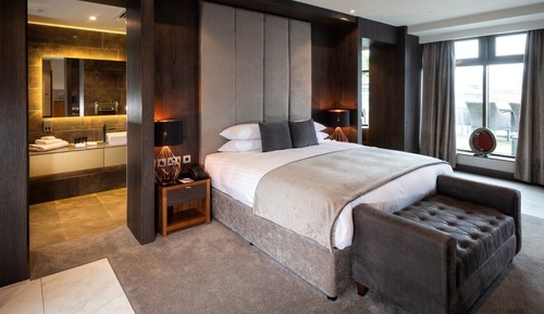Luxury Penthouse, City View, Corner