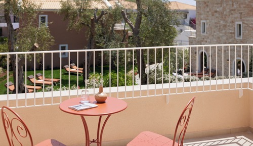 Maison Bliss suite with private pool